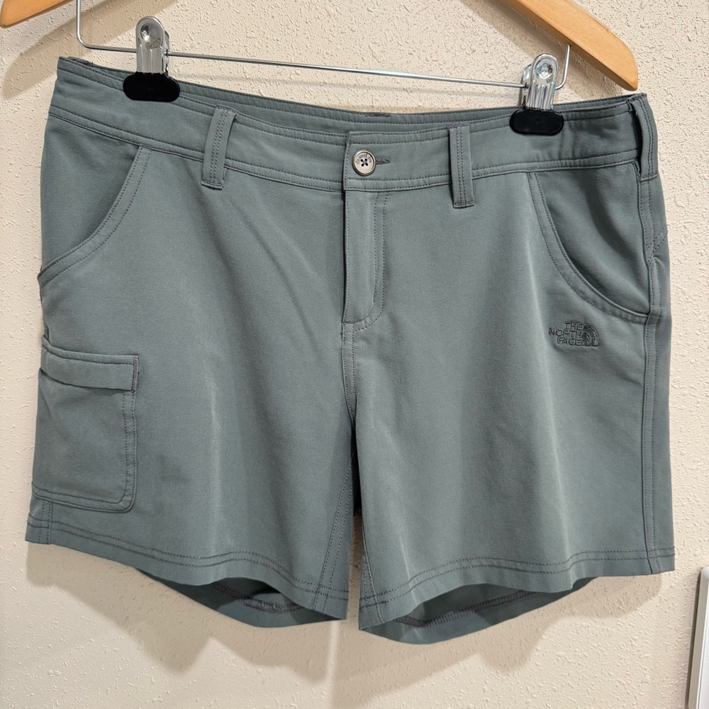 The North Face Green Almatta Cargo Shorts 8